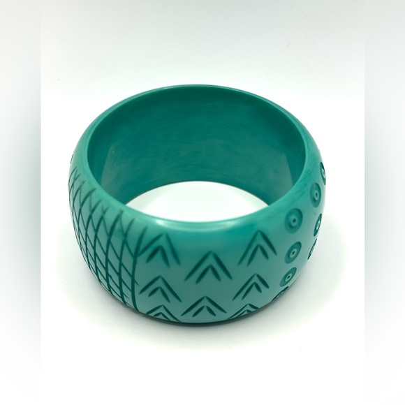 Aqua Wide Carved Lucite Bangle Bracelet-Fabulous! - Picture 1 of 8